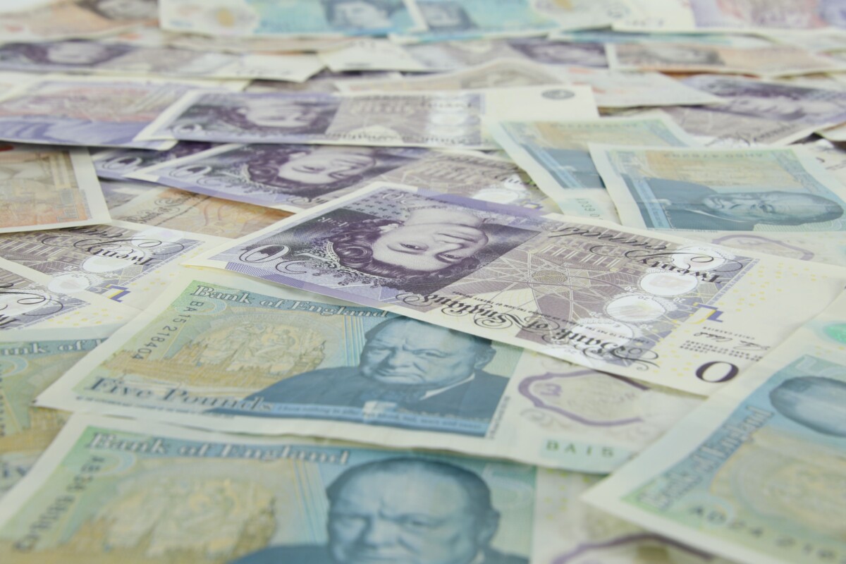 £5 & £20 notes. Photo by Christopher Bill on Unsplash
