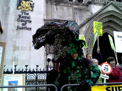 @edwoodlandtrust Twitter tree outside the Royal Courts of Justice