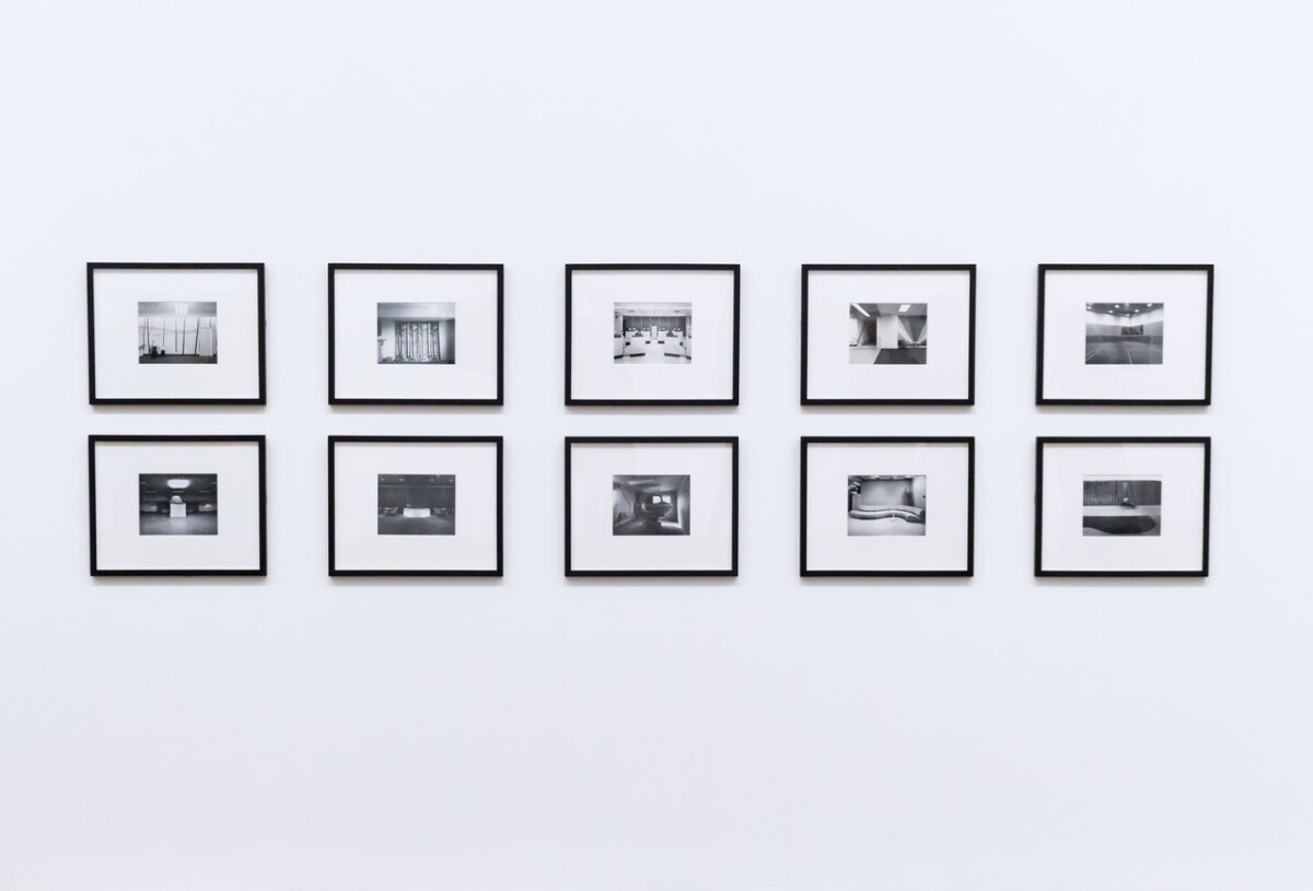 Framed black and white photos on a plain wall. Photo: Pexels.com
