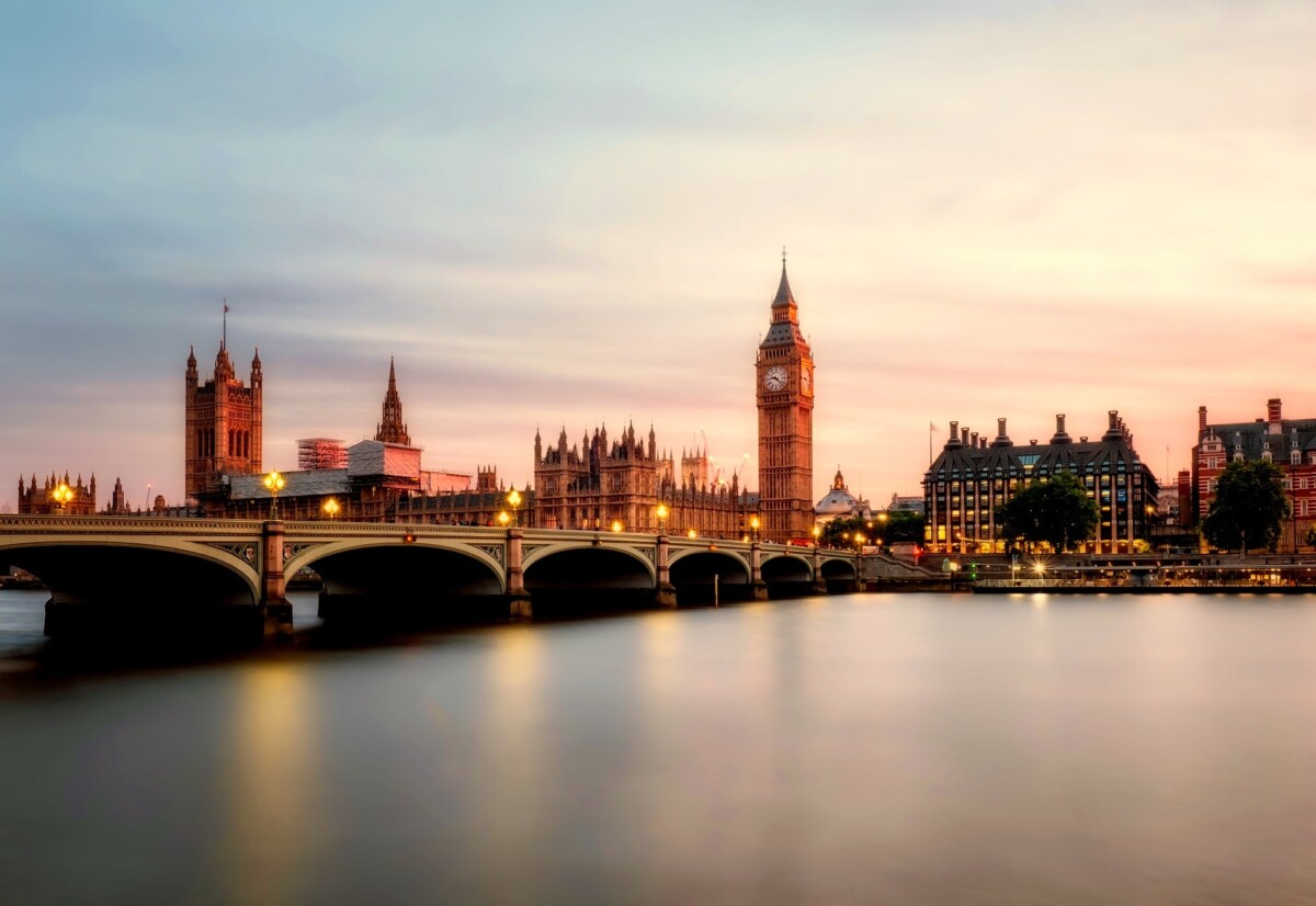 Bridge to House of Parliament. By Pixabay